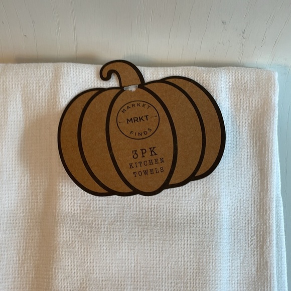 NWT set of three kitchen towels “Autumn Harvest” - Picture 3 of 4